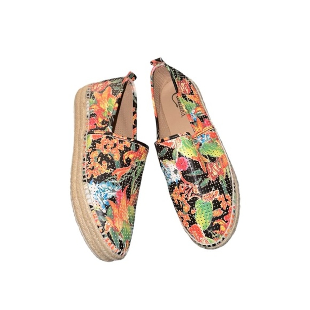 Candie’s tropical platform espadrille shoes size 8.5